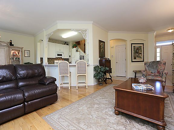 2nd image of 2684 Lorraine Cir #2684