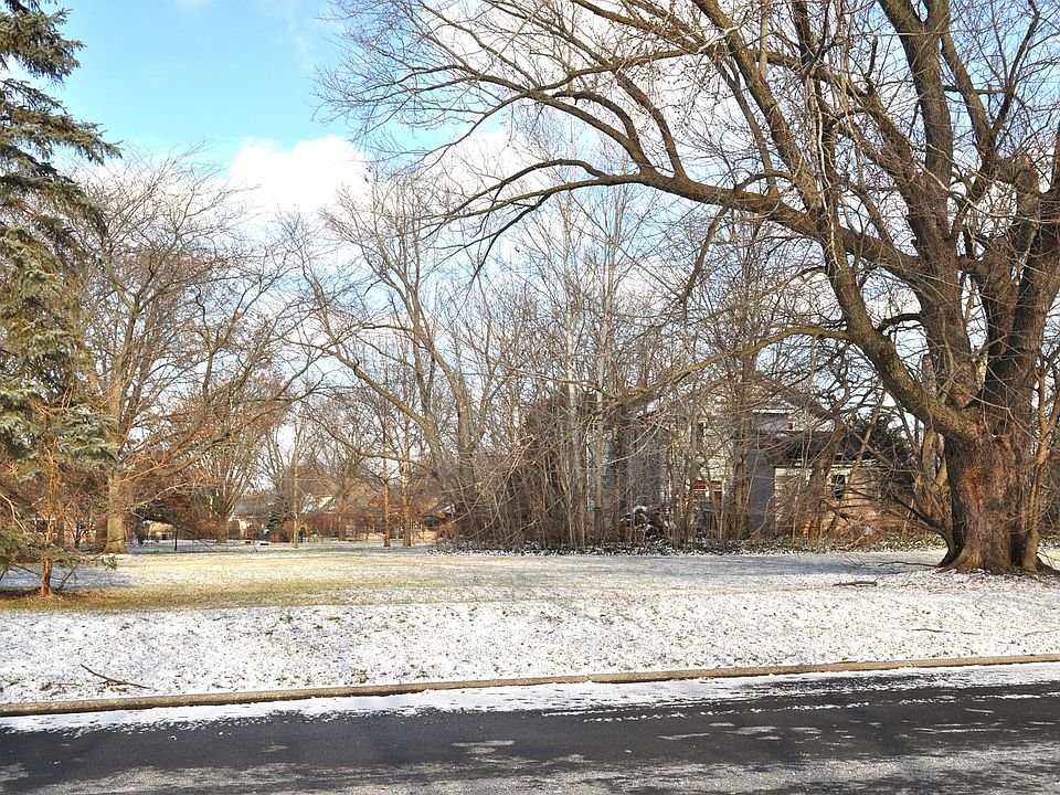 1st image of 150 E Sauk Trl