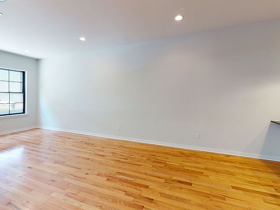 5th image of 2021 N Front St Unit 108