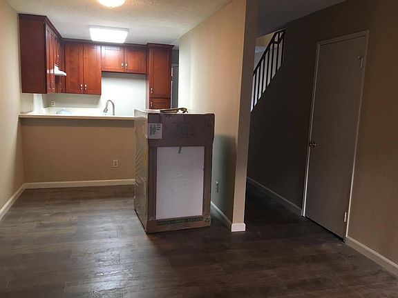 3rd image of 1915 Vassar St APT 106