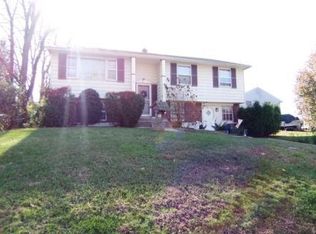 5 Latches Ln, Aston, PA 19014