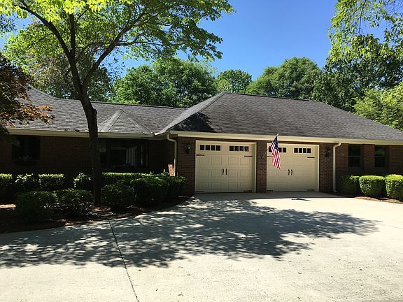 2 car garage/attached shop