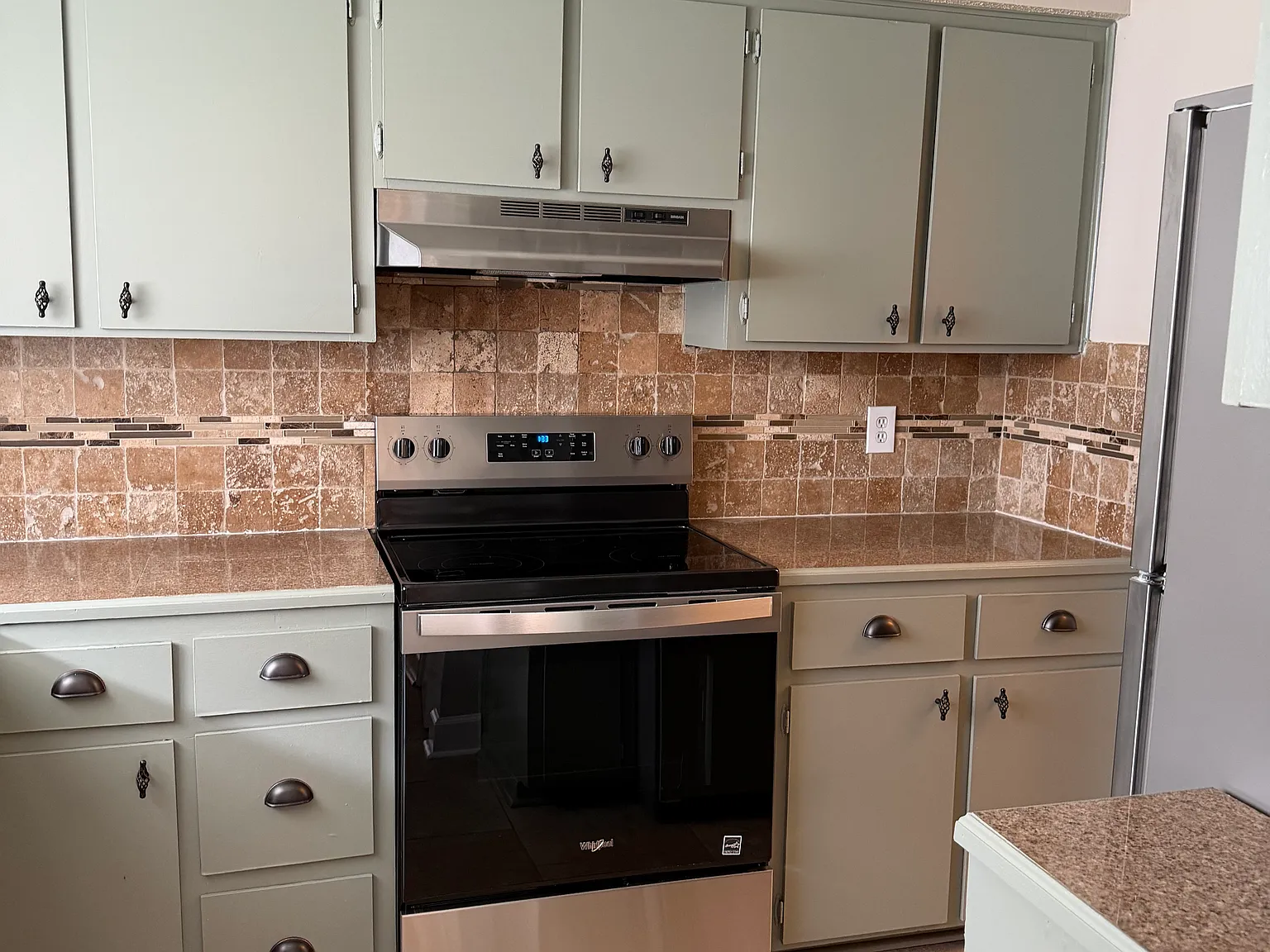 3 bed, 1.5 bath, 1382 sqft, $1,500 — Photo 3