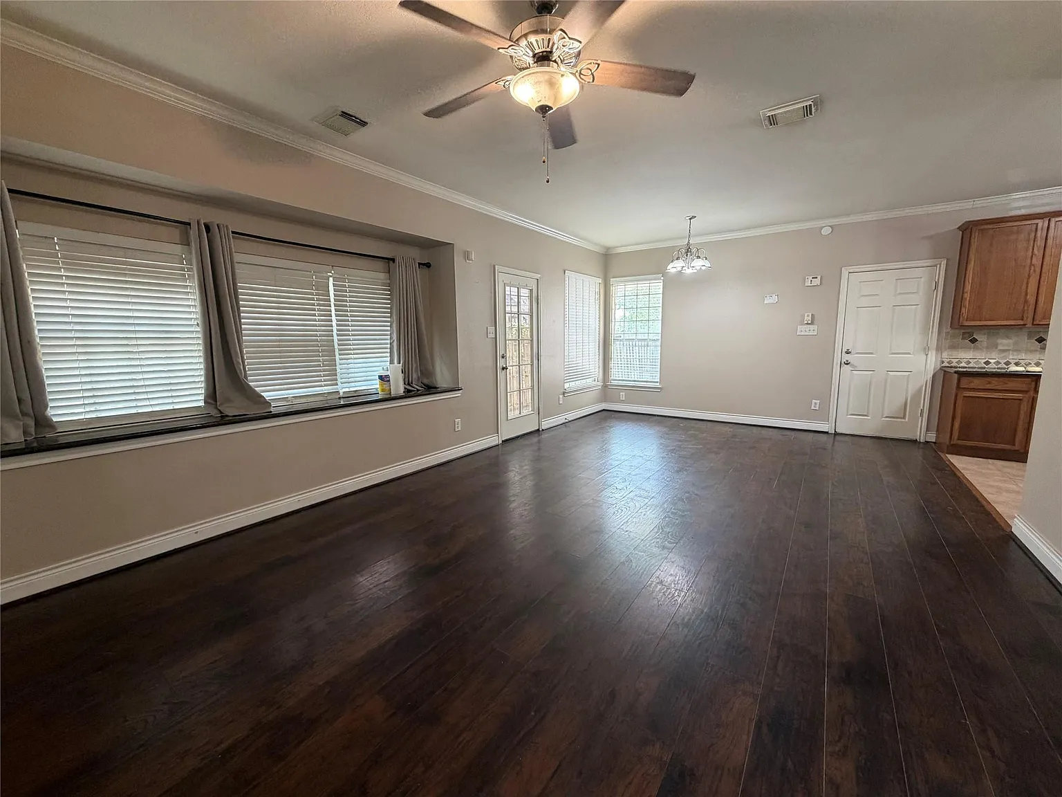 3 bed, 3.0 bath, 1608 sqft, $2,000 — Photo 4