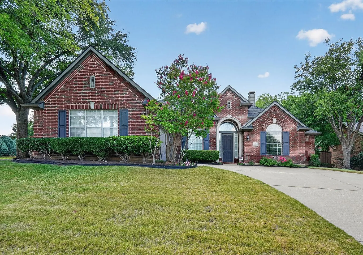 Luxury One-Story Living in Prestigious Bridlewood Golf Community — Photo 1