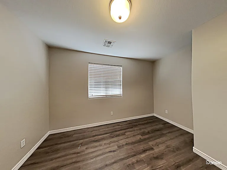 7911 S 48th Ln — Photo 11