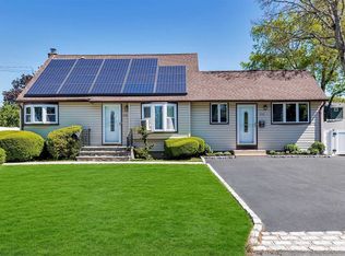 312 36th St, Lindenhurst, NY