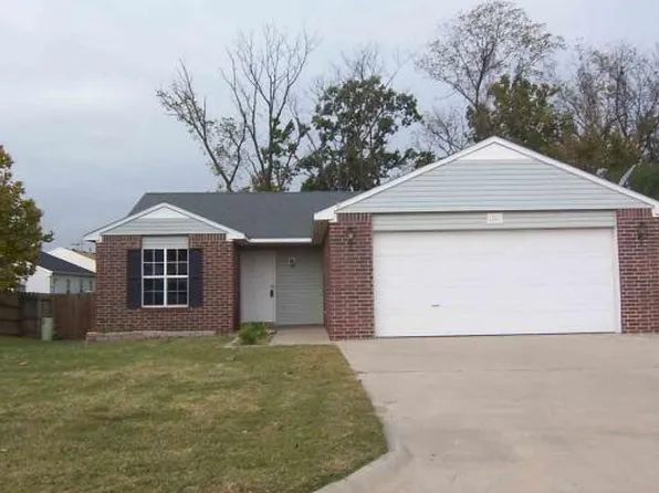 1201 Crescent St, Bella Vista, AR 72712