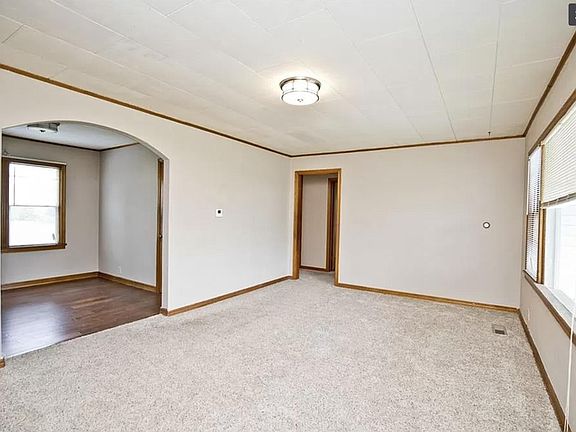 2nd image of 805 SE C St