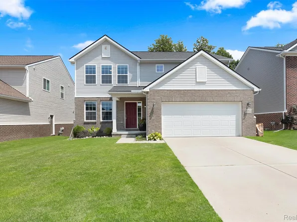 21422 Navarra Dr, South Lyon, MI 48178