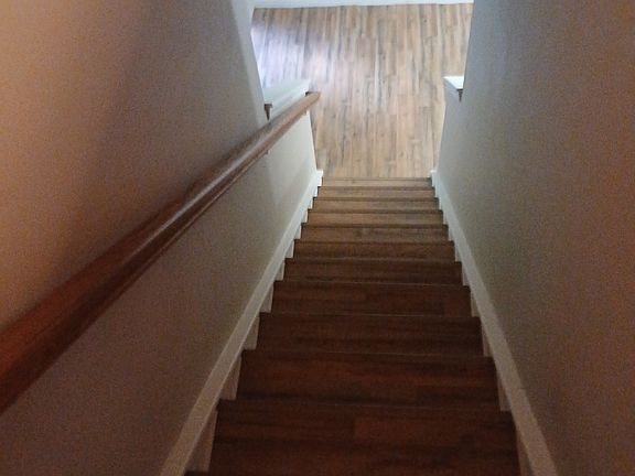 Hardwood continued down the stairs.