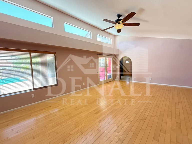 2102 W Knox Rd — Photo 12