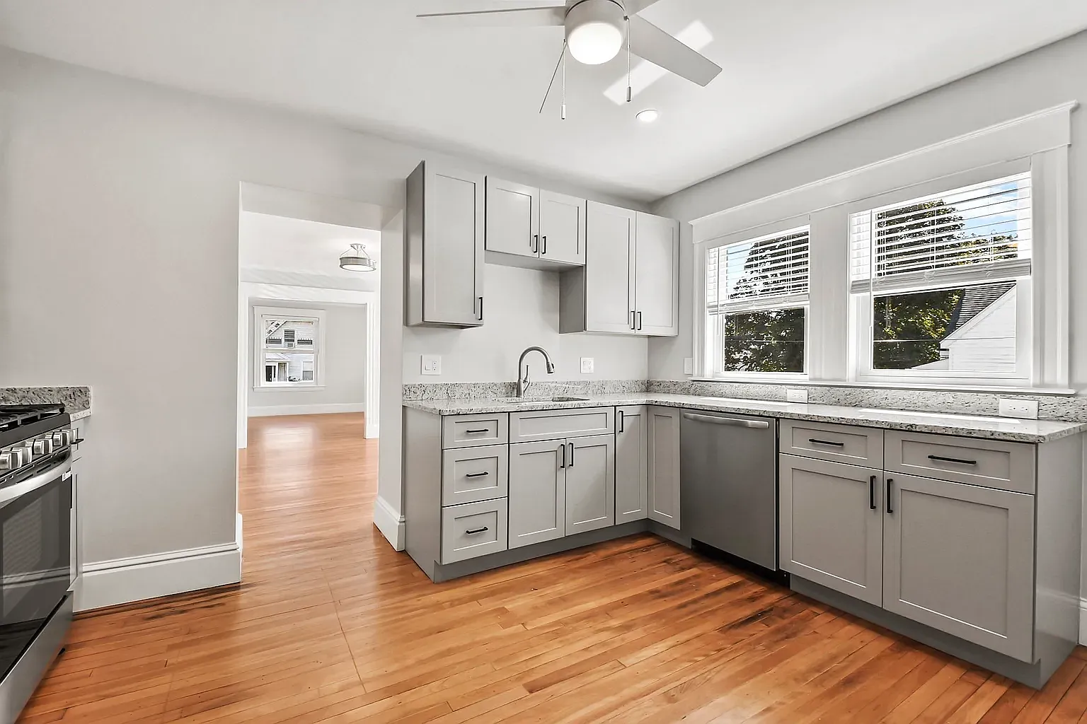 2 bed, 1200 sqft, $2,900 — Photo 2