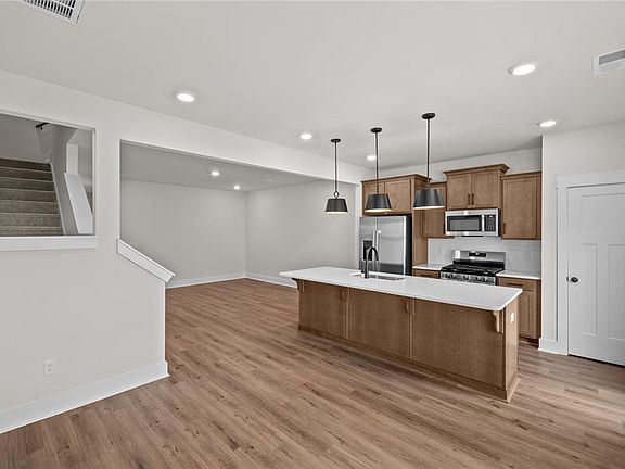 4th image of 503 Harebell Way