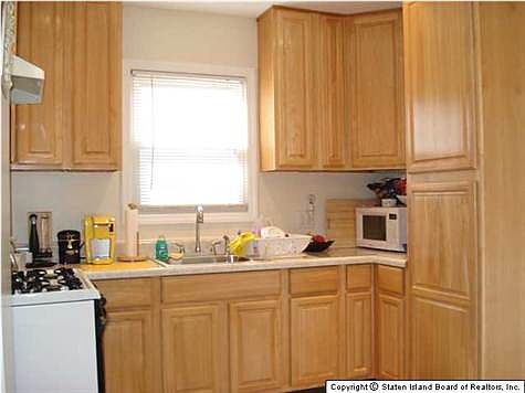 5th image of 244 Livermore Ave