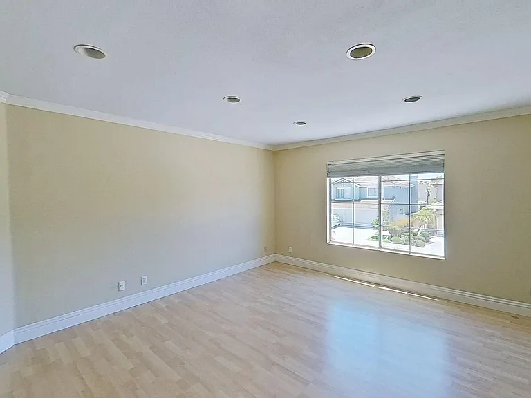4749 E Bradford Ave — Photo 31