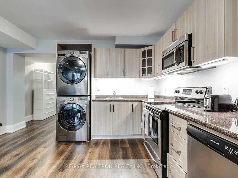 1319 Gerrard St E #LOWER — Photo 8