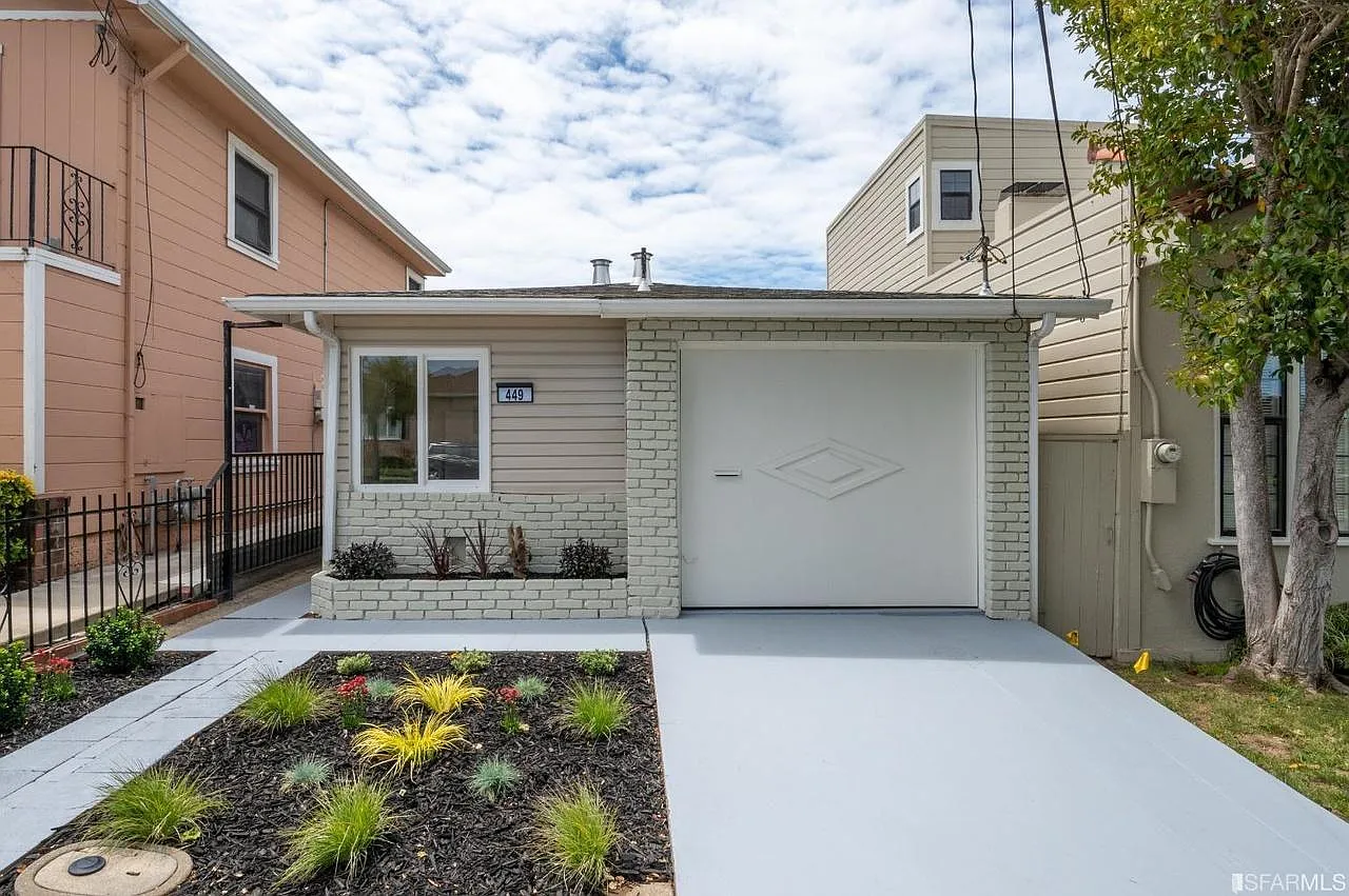 449 Poplar Ave — Photo 1