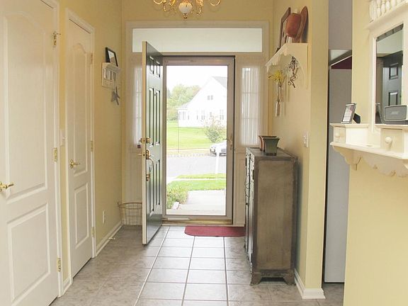 5th image of 40 Fernbrooke Dr