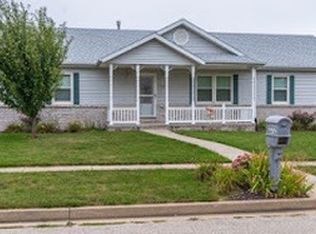 2212 Gravenhurst Dr, Bloomington, IL 61705