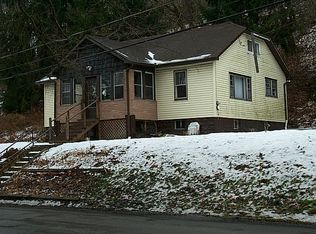 1160 Rowes Run Smock Rd, Smock, PA 15480