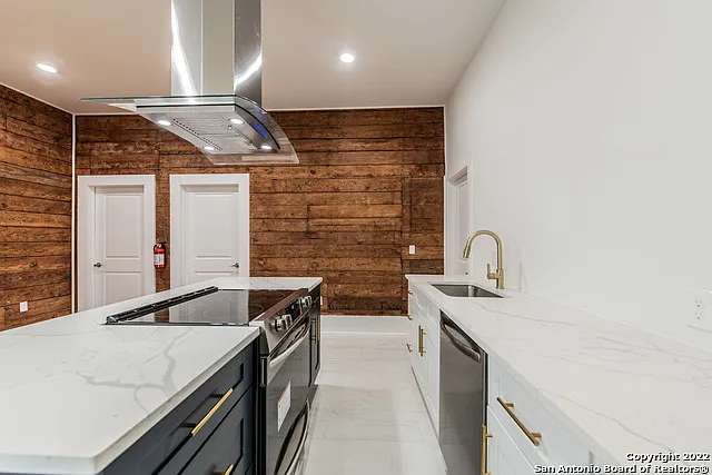 121 W Highland Blvd #101 — Photo 12