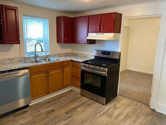 2nd image of 242 Chapel St APT 3