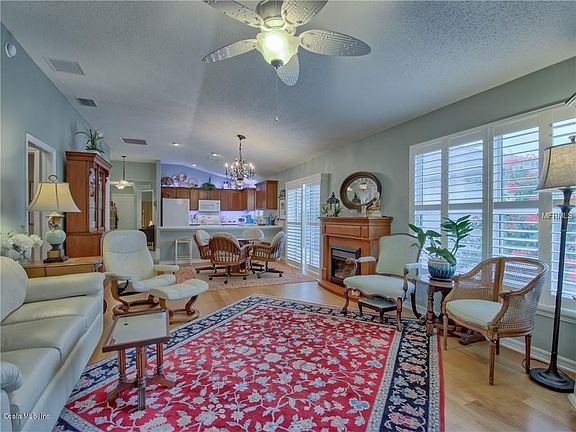 3rd image of 2433 Saffron Ln
