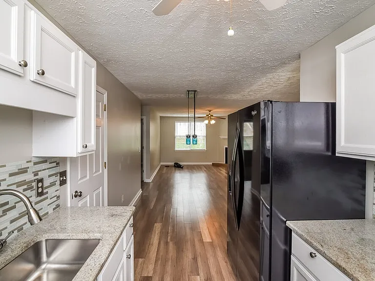 101 Edgehill Ln — Photo 6