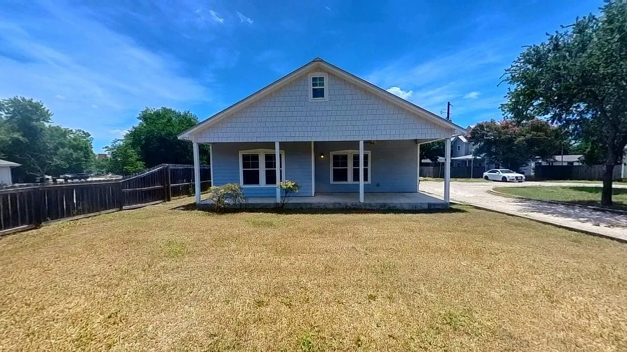 615 W Martin Luther King Dr — Photo 1