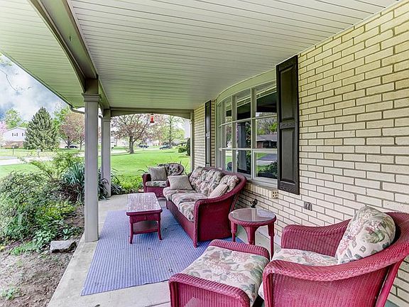 3rd image of 1014 Regent Park Dr