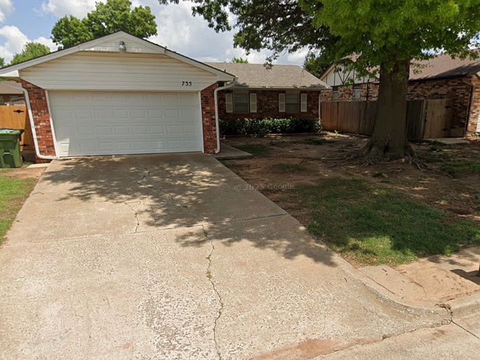 1st image of 735 Garden Grv