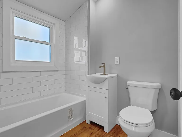 77 E Broad St — Photo 15