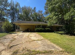 1869 Smallwood St, Jackson, MS 39212