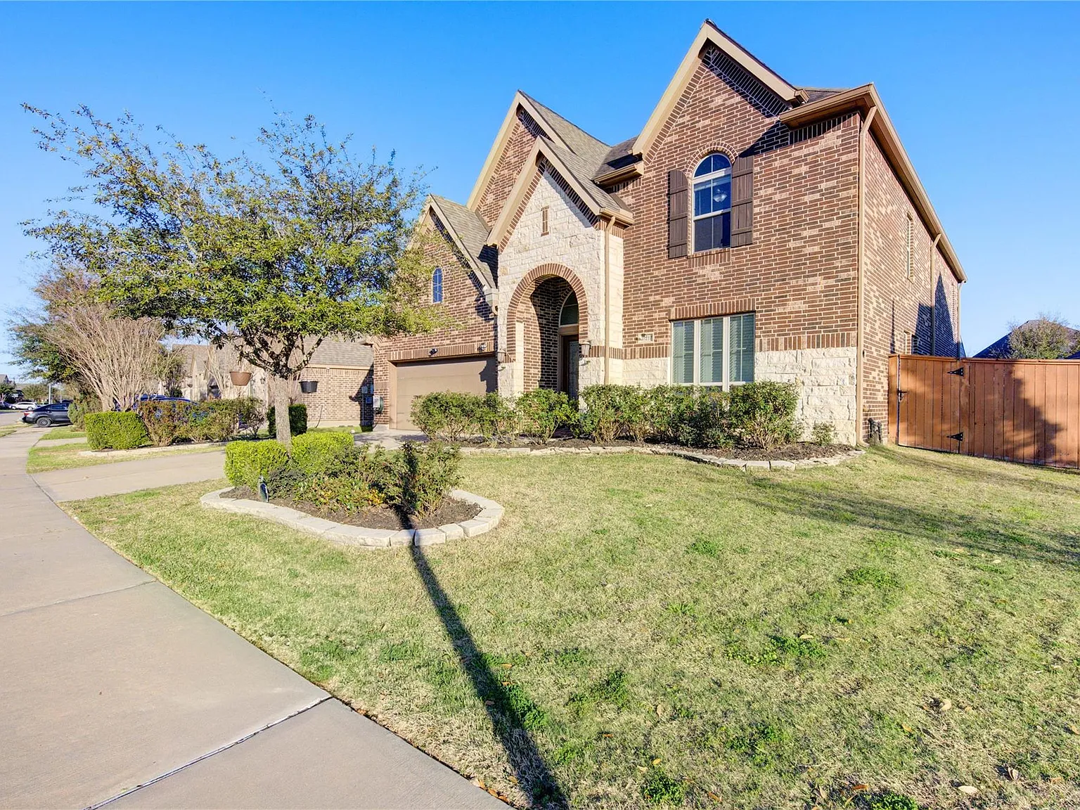 6 bed, 4.5 bath, 3376 sqft, $3,995 — Photo 1