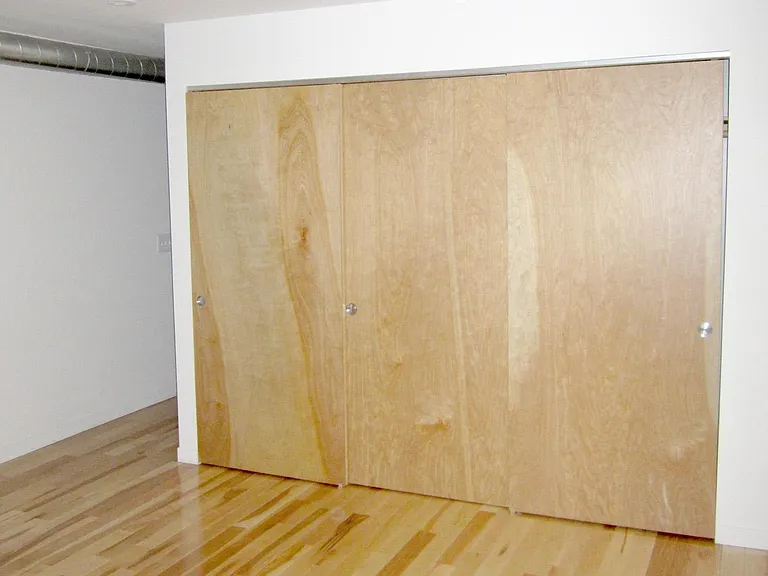 1825 Parmenter Blvd — Photo 10