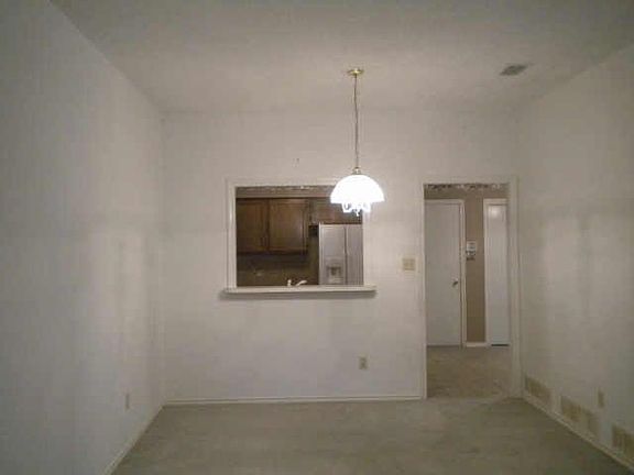 4th image of 200 Larchbrook Dr