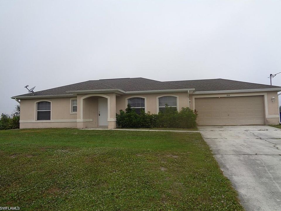 Home For Sale In Lehigh Acres