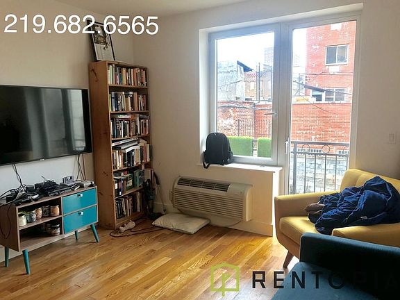 2nd image of 114 Seigel St #2C