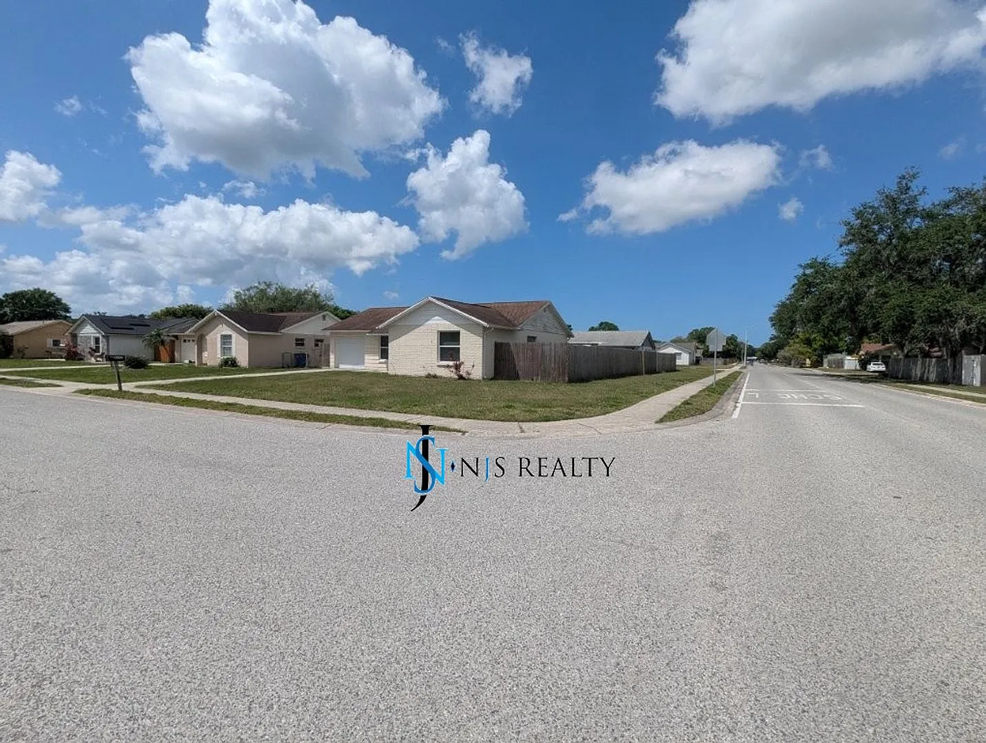 Just Reduced!! Great Location! Charming, True 3/2/1, 1283sq Ft Home With Renovated Bathrooms & Ki... — Photo 2