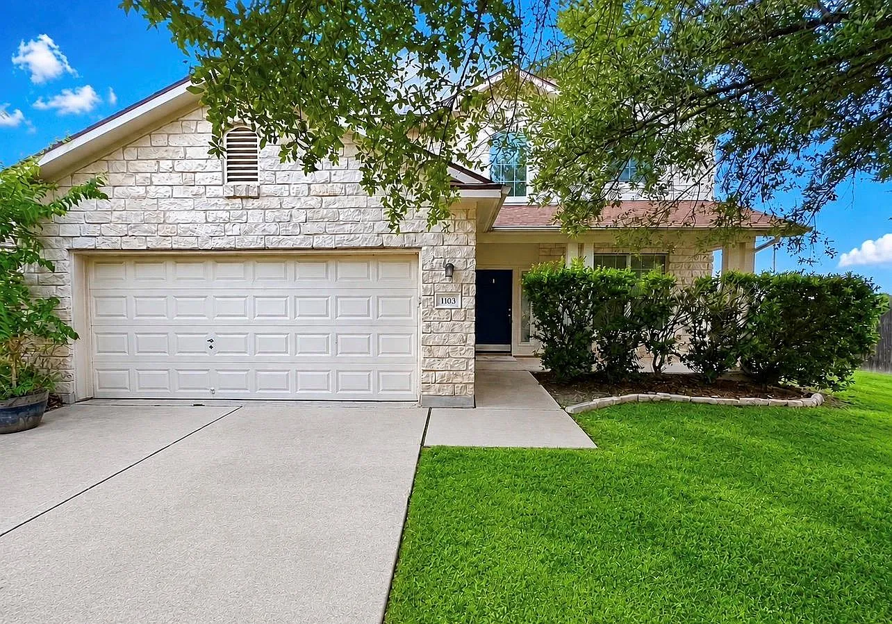 4 bed, 2.5 bath, 2416 sqft, $2,150 — Photo 1