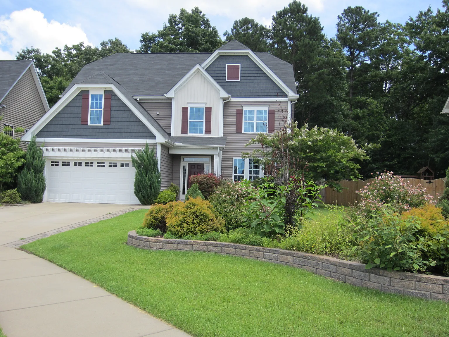 4 bed, 3200 sqft, $2,700 — Photo 1