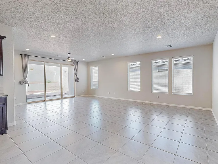 5950 Las Vacas Ct NE — Photo 31