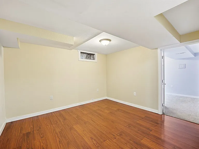1275 W 4th Ave — Photo 30