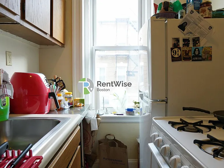 225 Kelton St #2 — Photo 8