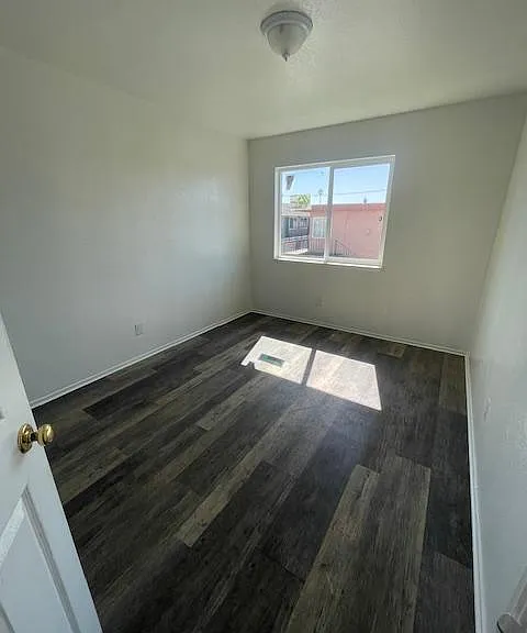 129 20th St #D — Photo 4