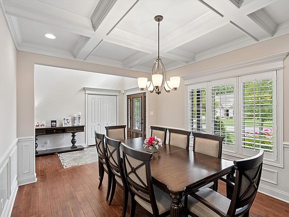 4th image of 421 W Sandhurst Dr