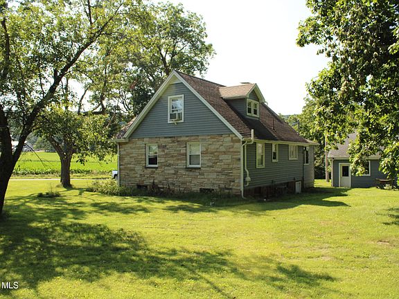 5th image of 1308 Golf Course Rd