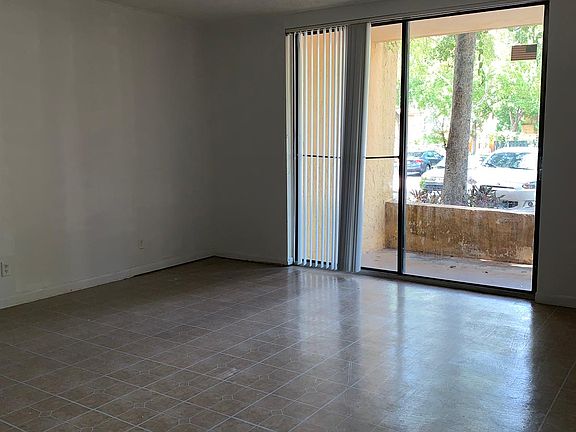 5th image of 4007 N University Dr #106