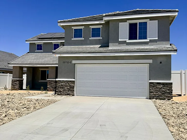 11712 Sebastian Rd — Photo 40
